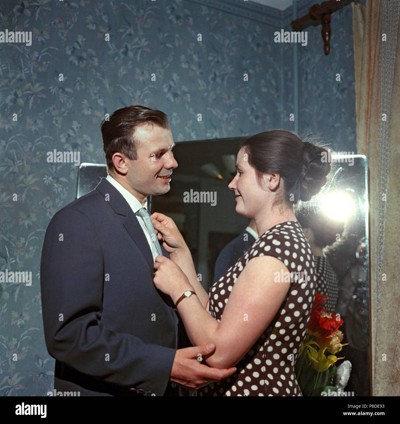 The cosmonaut Yuri Gagarin (1934-1968) with his wife Valentina. Museum: PRIVATE COLLECTION. Stock Photo