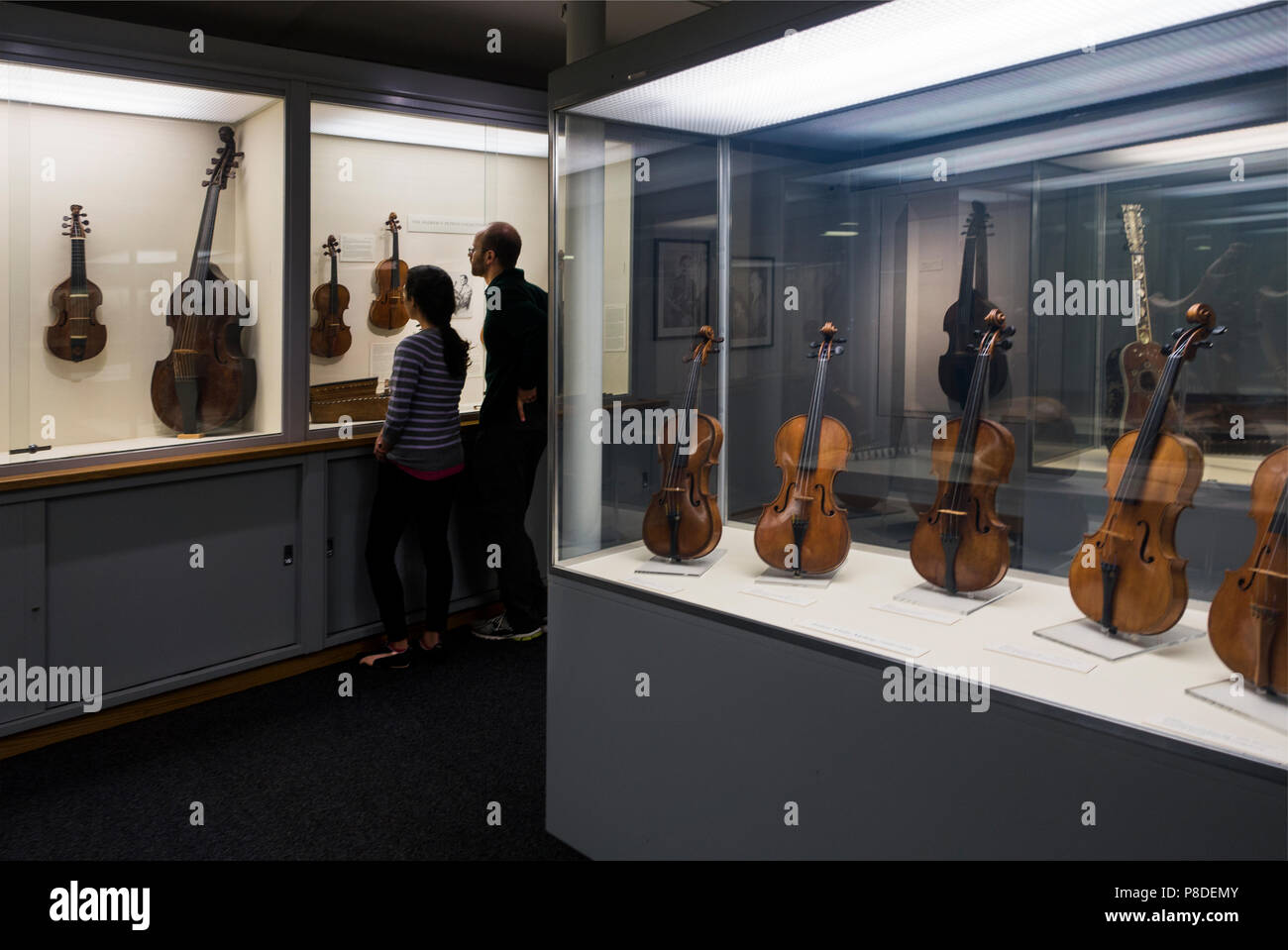 Groupe d'instruments futuriste Banque de photographies et d'images à haute  résolution - Alamy