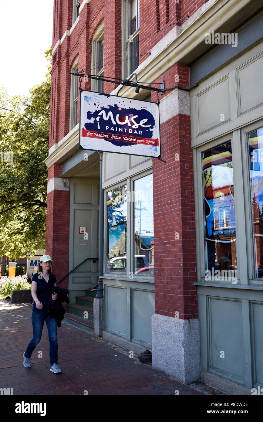 Muse paint bar hires stock photography and images Alamy