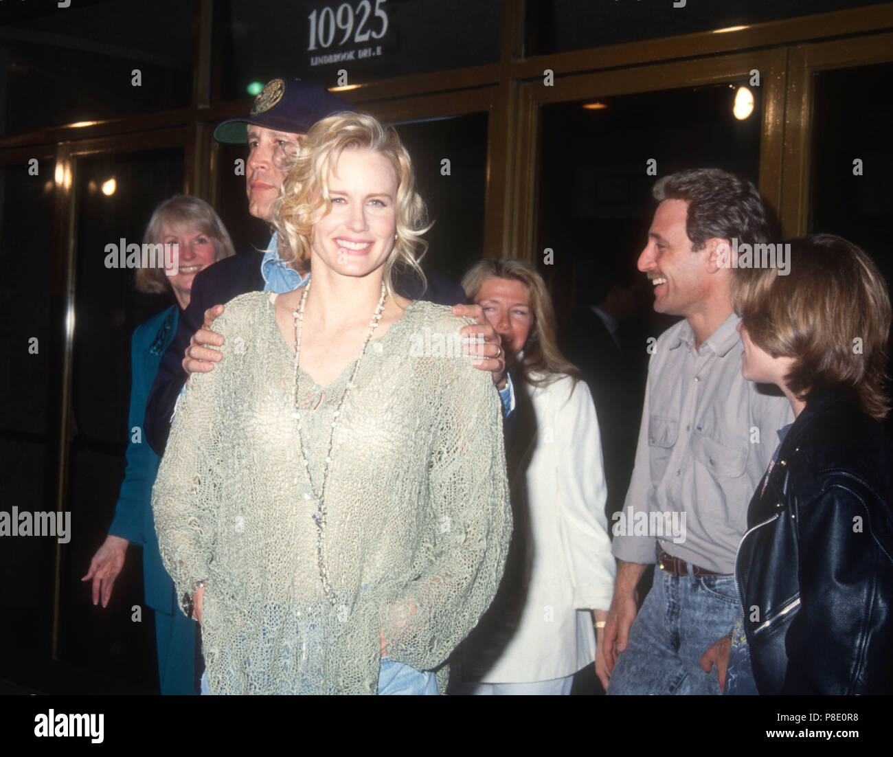 WESTWOOD, CA - FEBRUARY 25: (L-R) Actor Chevy Chase and actress Daryl Hannah attend 'Memoirs of an Invisible Man' Premiere on February 25, 1992 at Mann's National Theater in Westwood, California. Photo by Barry King/Alamy Stock Photo Stock Photo