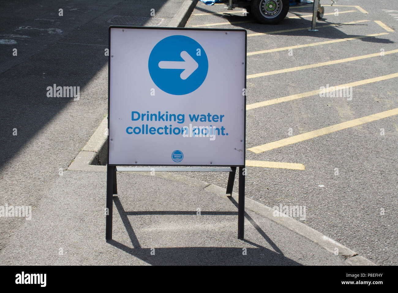 Signs to a drinking water collection point set up by Thameswater following problems with water supply during the heatwave in Haslemere, Surrey, UK Stock Photo