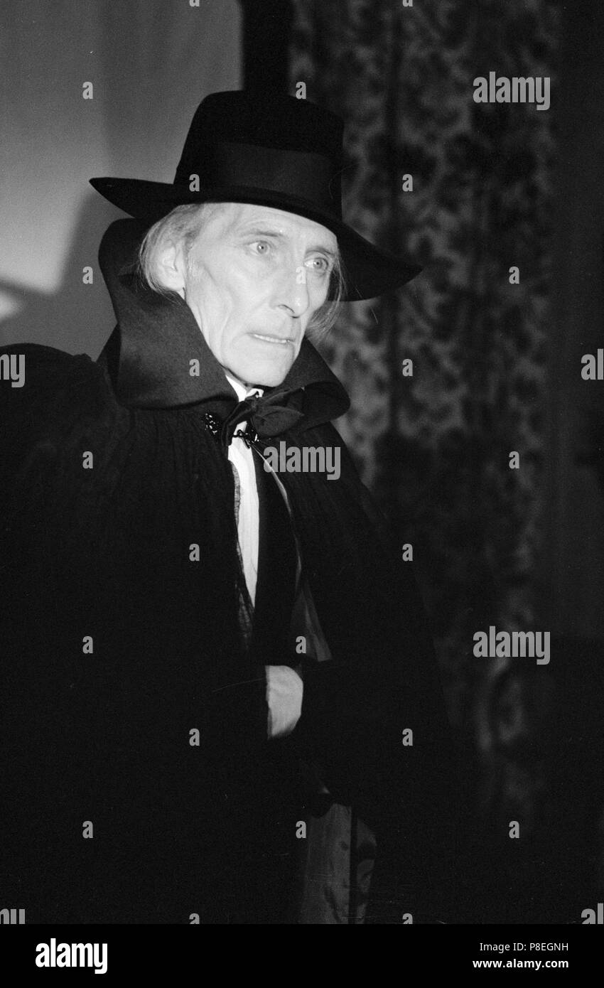Peter cushing madhouse hi-res stock photography and images - Alamy