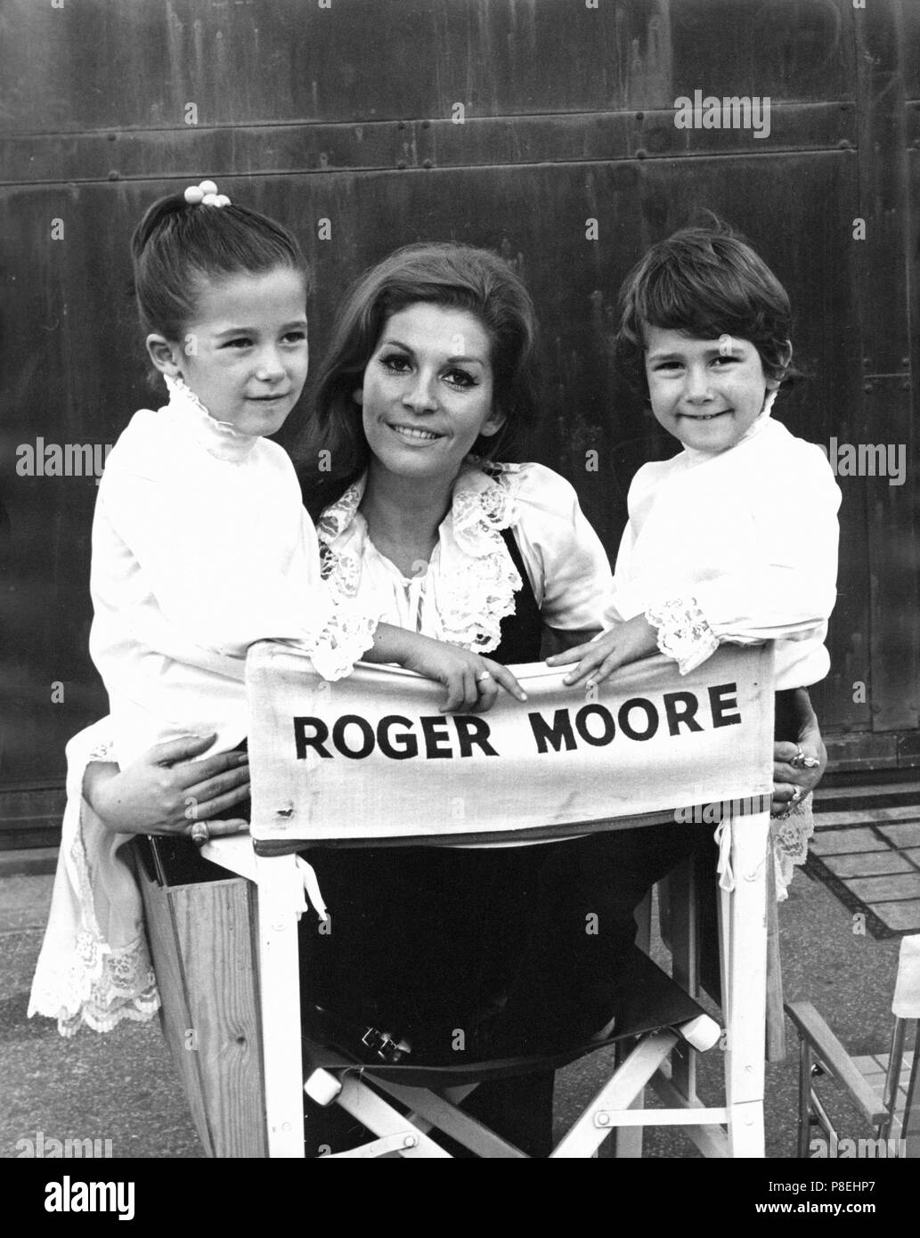 The Man who Haunted Himself (1970) Luisa Mattioli, wife of Roger Moore and two of their children     Date: 1970 Stock Photo