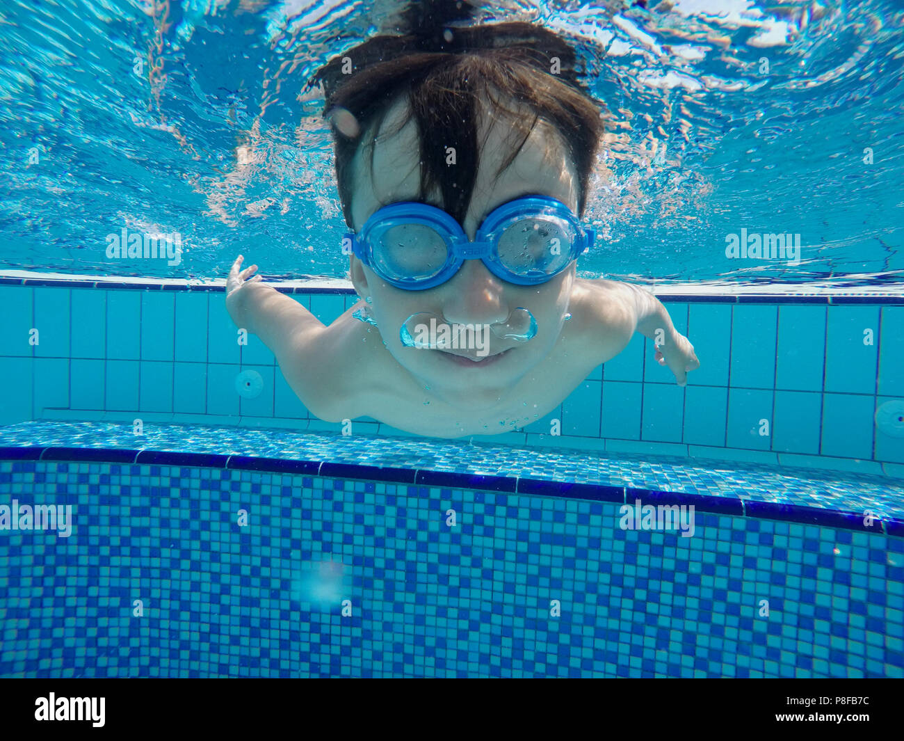 Boy swimming underwater in pool hi-res stock photography and images - Alamy