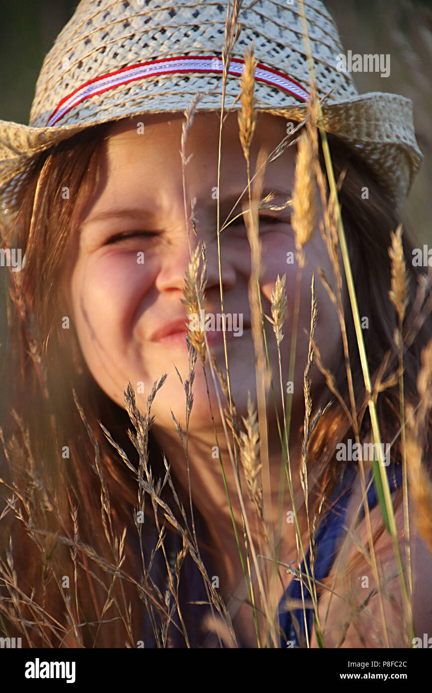 Portrait of a girl wearing a straw hat hi-res stock photography and ...