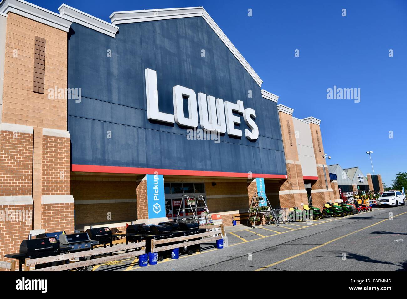 Lowe's home improvement store exterior, MD, USA Stock Photo