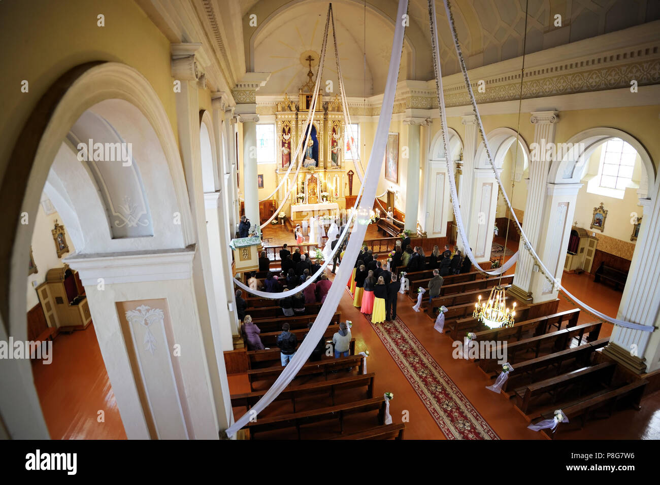 Wedding in a church hi-res stock photography and images - Alamy
