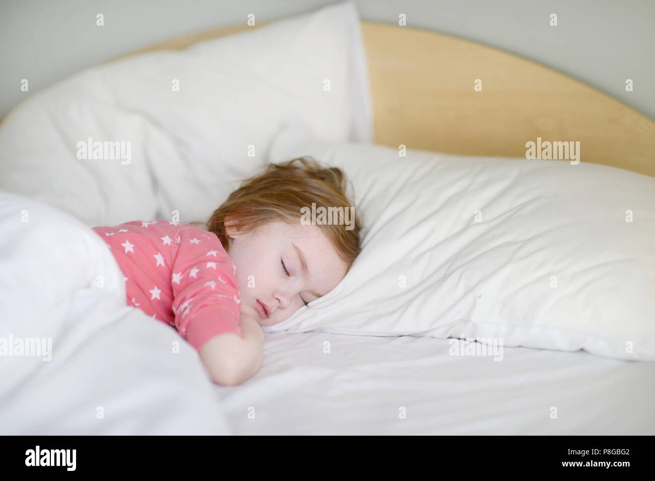 Adorable little girl sleeping in a bed Stock Photo - Alamy