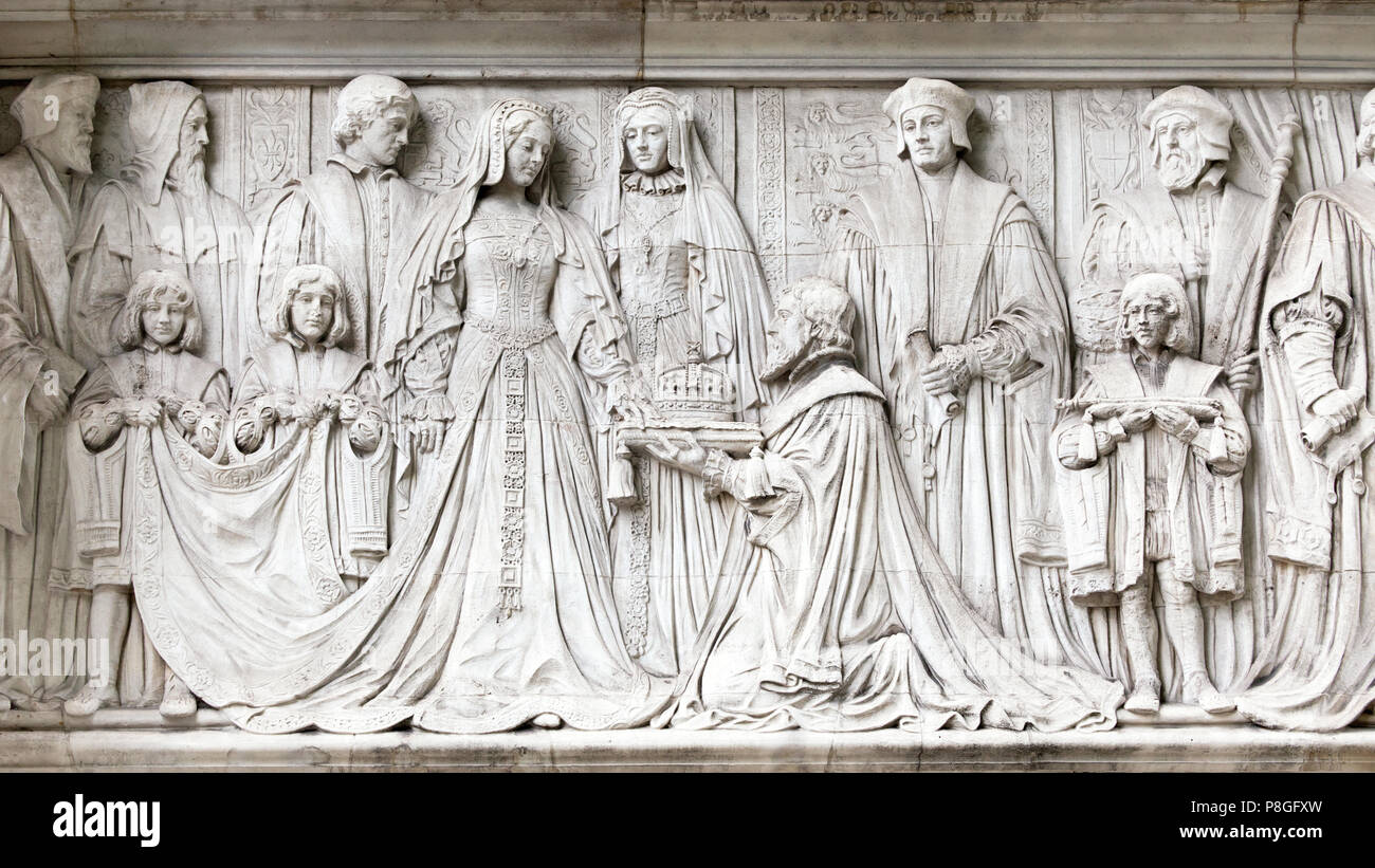 Detail of the frieze on the exterior of the Supreme Supreme Court in Parliament Square, London. The carvings depict Lady Jane Grey being offered the C Stock Photo