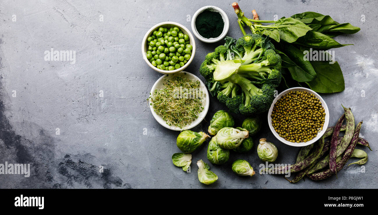 Healthy Green food Clean eating selection Protein source for vegetarians:  brussels sprouts, broccoli, spinach, spirulina, green peas on gray concrete  Stock Photo - Alamy