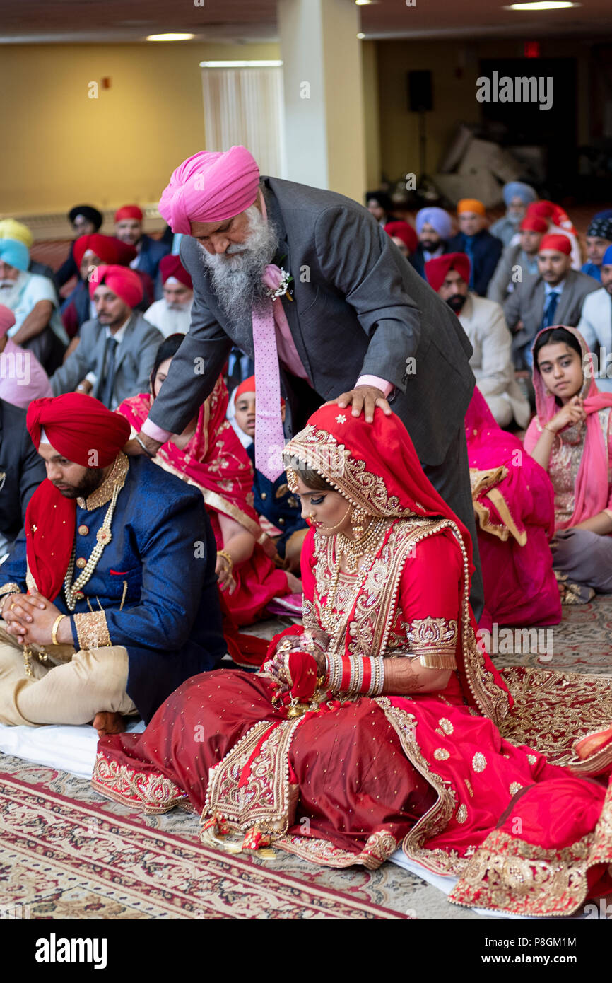 Punjabi wedding couple hi-res stock photography and images - Alamy Punjabi wedding couple hi-res stock photography and images - Alamy