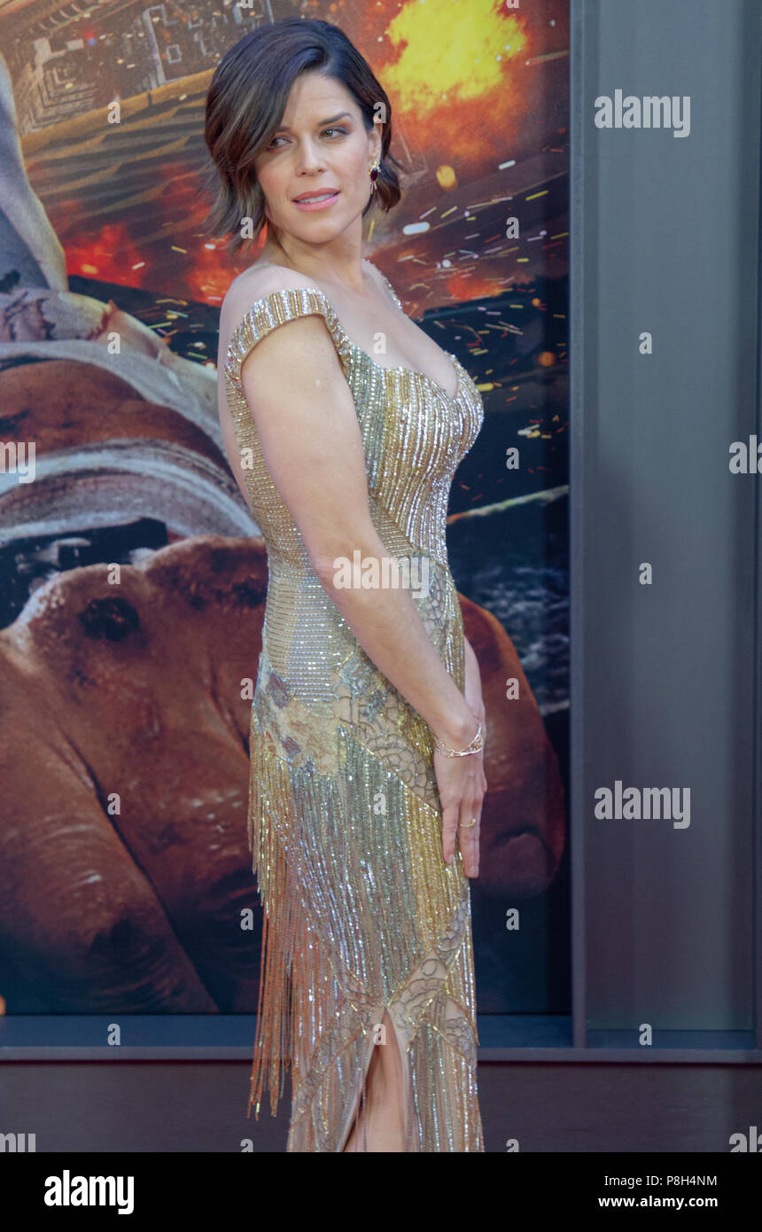 Neve campbell actress hi-res stock photography and images - Alamy