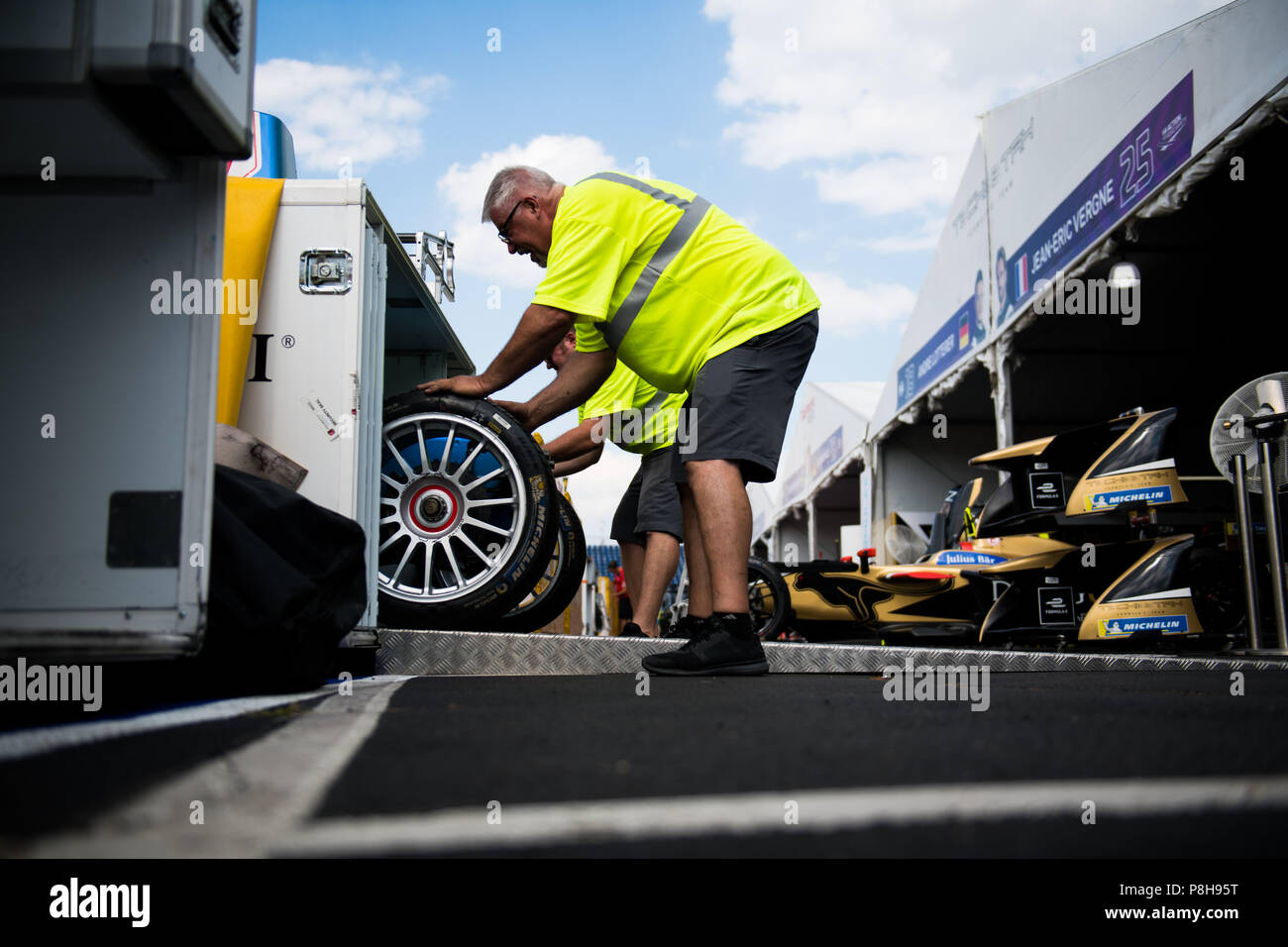 New York, USA. 11th July, 2018. An MS&AD Andretti racing car is rolled out of its freight box ahead of the New York City E-Prix. Credit: Lou Johnson / Spacesuit Media. : Credit: Spacesuit Media/Alamy Live News Stock Photo