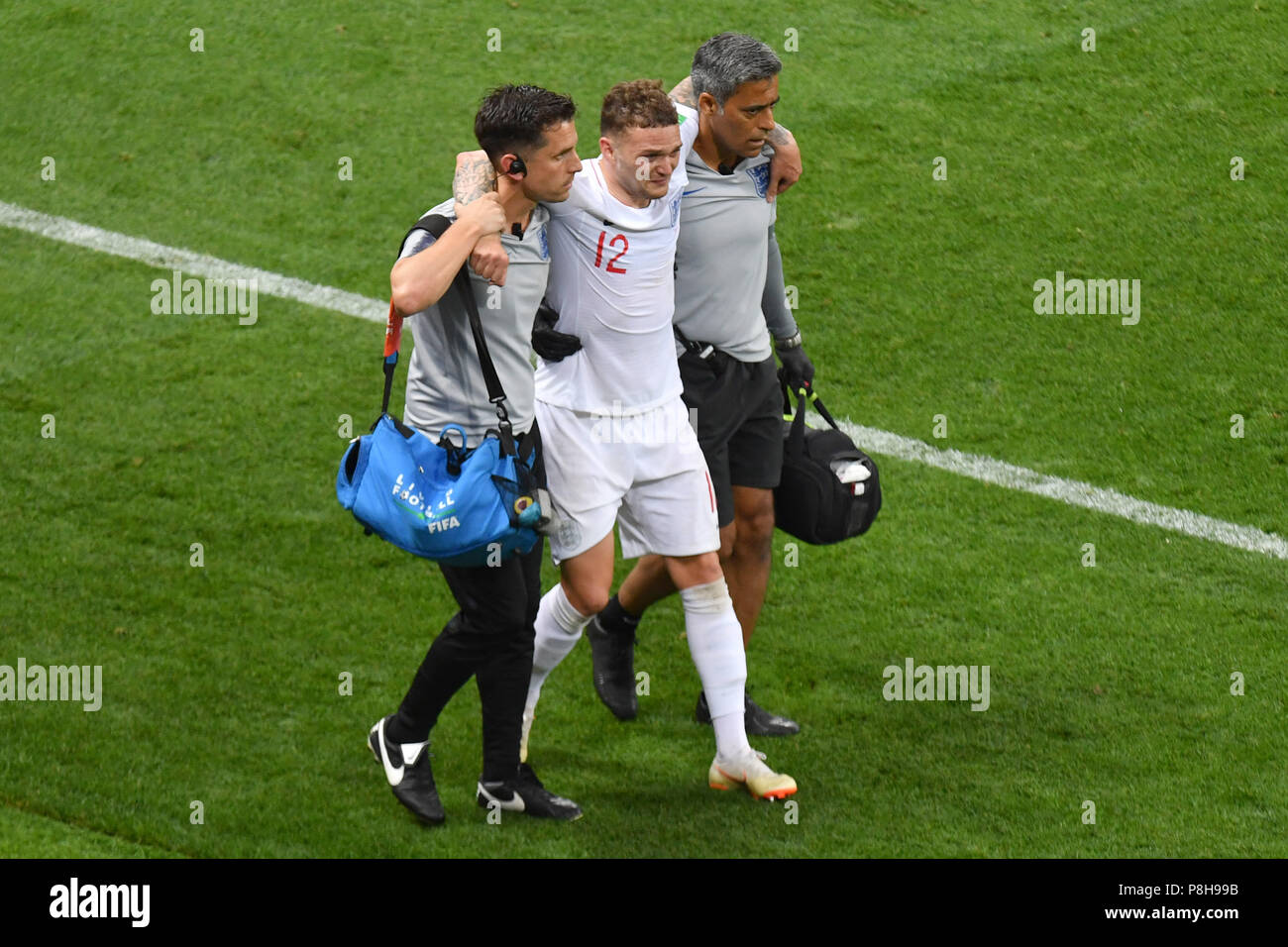 Moscow, Russia. 11th July, 2018.  KIERAN TRIPPIER (ENG) is guided off the court, injured, injury. Croatia (CRO) - England (ENG) 2-1 nV Semifinals, Round of Four, Match 62 on 07/11/2018 in Moscow, Luzhniki Stadium, Football World Cup 2018 in Russia from 14.06. - 15.07.2018. | usage worldwide Credit: dpa/Alamy Live News Credit: dpa picture alliance/Alamy Live News Stock Photo