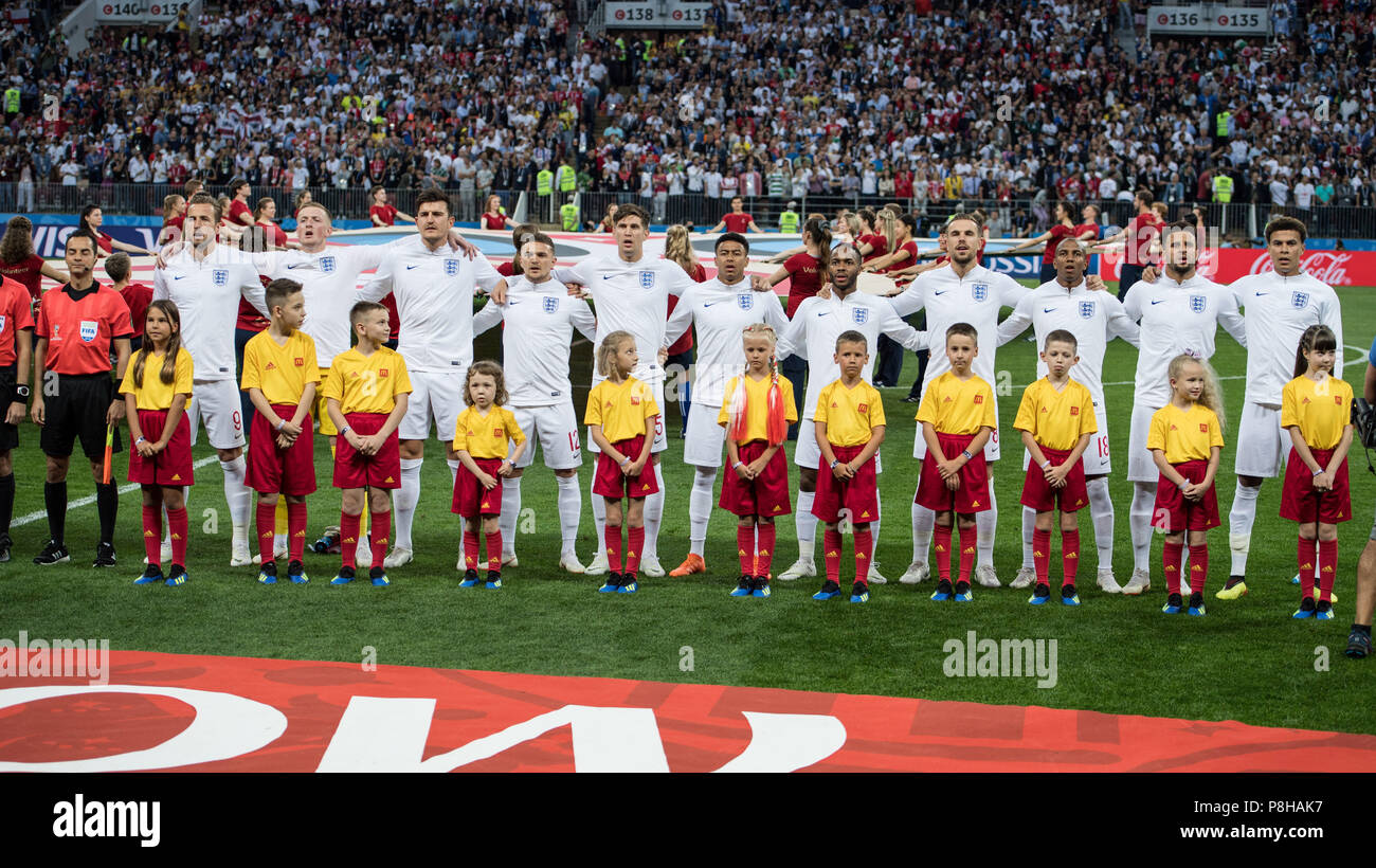 Hilo de la selección de Inglaterra The-english-players-sing-the-national-anthem-presentation-presentation-pre-match-ceremony-line-up-full-figure-landscape-singing-croatia-cro-england-eng-2-1-semi-finals-match-62-on-11072018-in-moscow-football-world-cup-2018-in-russia-from-1406-15072018-usage-worldwide-P8HAK7