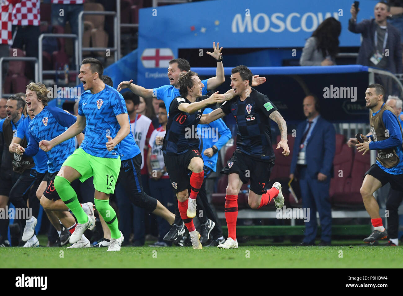 Moscow, Russland. 11th July, 2018. jubilation after the finals: Luka Modric (Croatia, l.) with Mario Mandzukic (Croatia, r.). GES/Football/World Cup 2018 Russia: Semi-final: Croatia - England, 11.07.2018 GES/Soccer/Football/Worldcup 2018 Russia: semi final: Croatia vs England, Moscow, July 11, 2018 | usage worldwide Credit: dpa/Alamy Live News Stock Photo