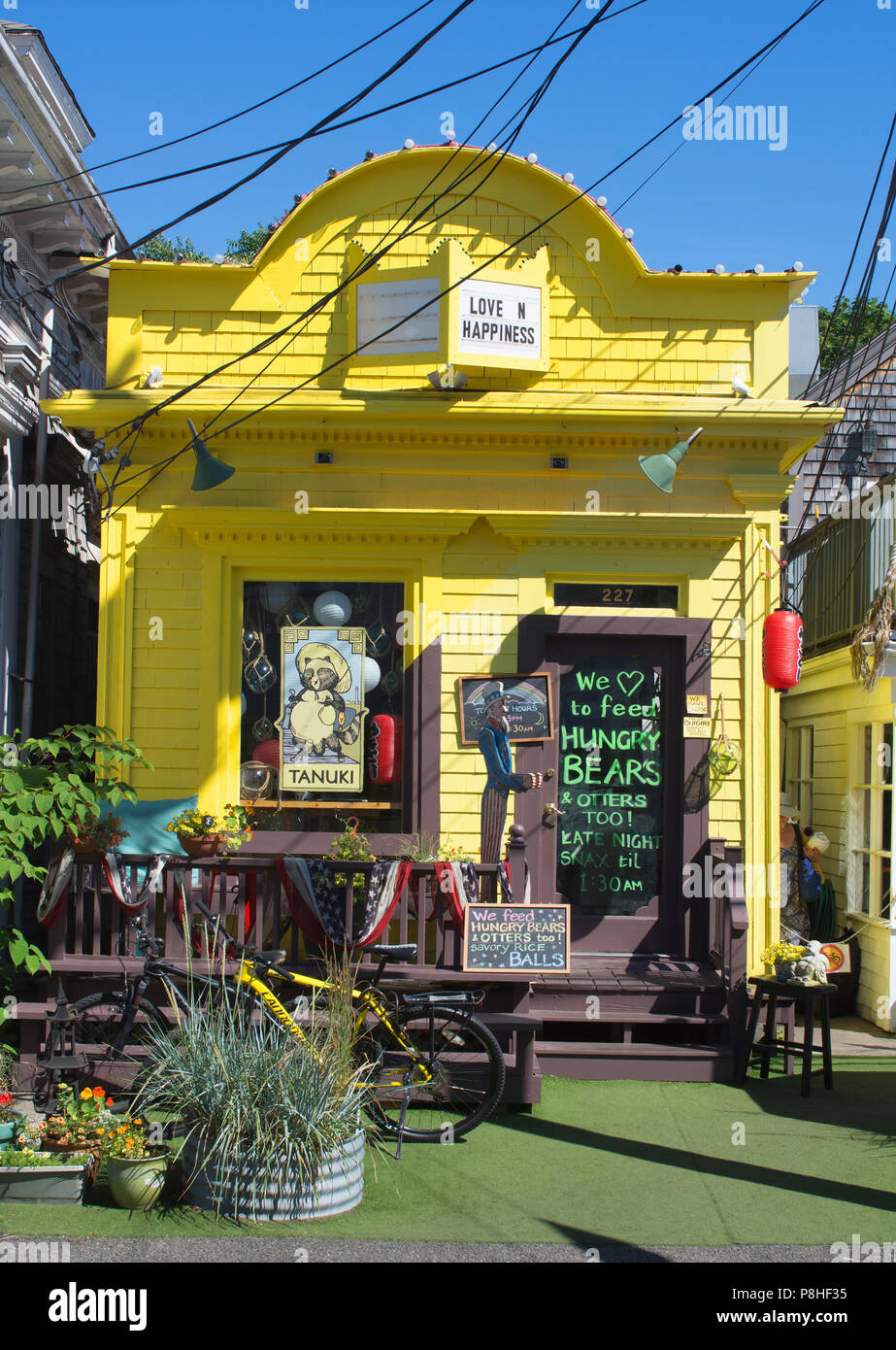 Yellow shopfront hires stock photography and images Alamy