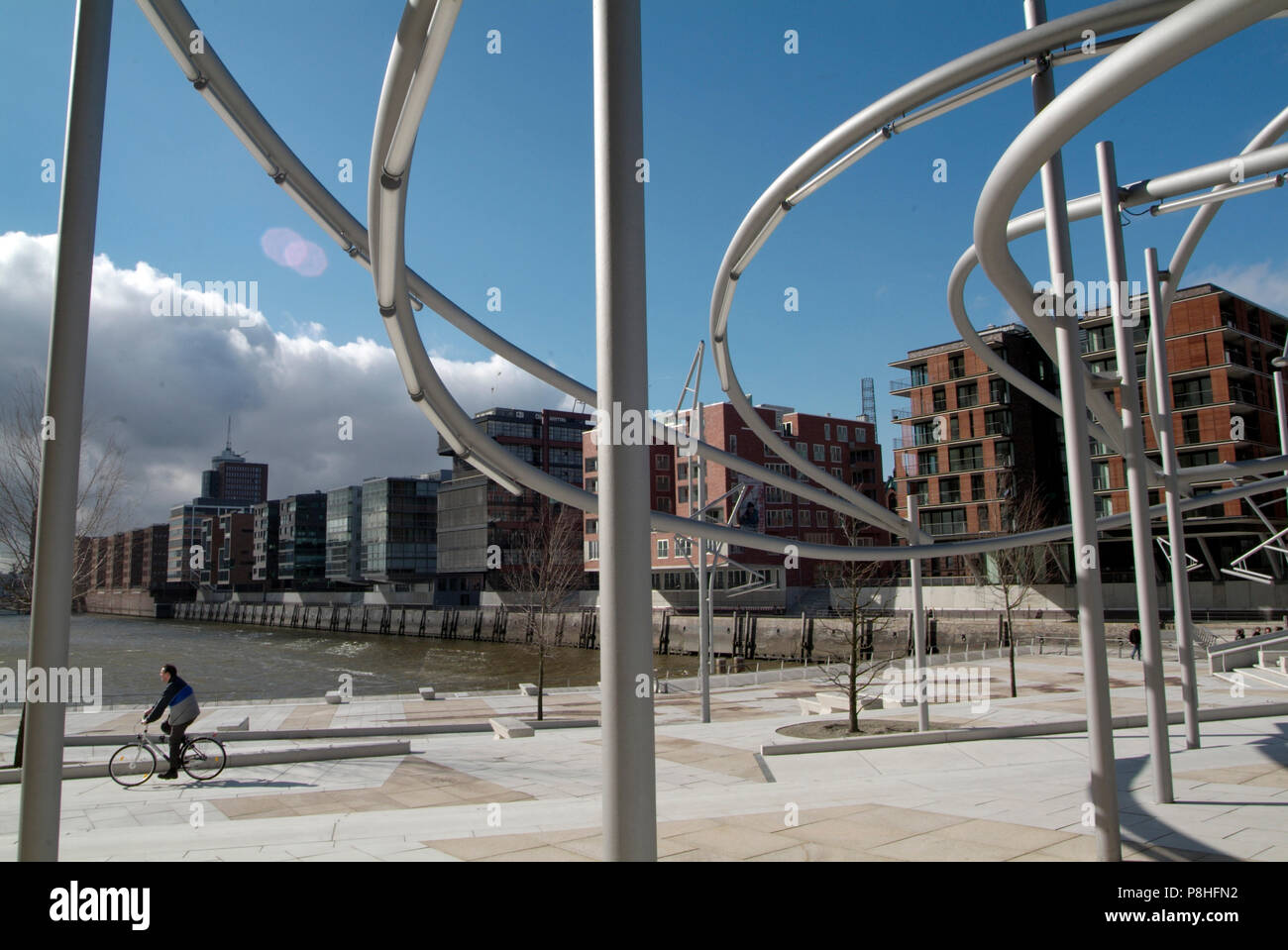 Hamburg Hafen-City, Grossbaustelle im Hamburger Hafen. Vasco da Gama-Platz mit moderner Platz-Beleuchtung, moderner Büro-Architektur. Stock Photo