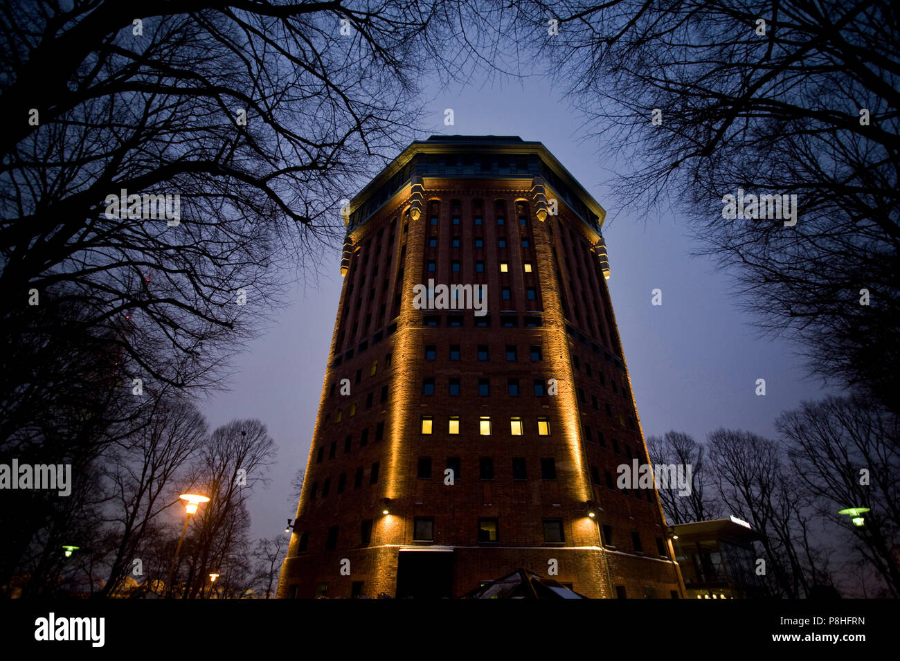Schanzenturm. Wasserturm im Schanzenpark Hamburg. Moevenpick-Hotel. Stock Photo