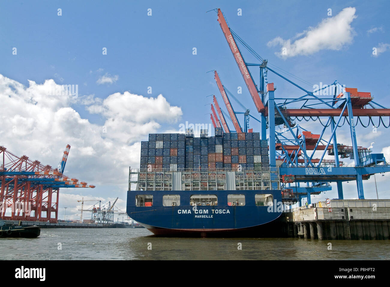 Container-Frachtschiff Tosca der franzoesischen Reederei CMA CGM am Container-Terminal Burchardkai der HHLA im Hamburger Hafen bei Waltershof. [ CREDI Stock Photo
