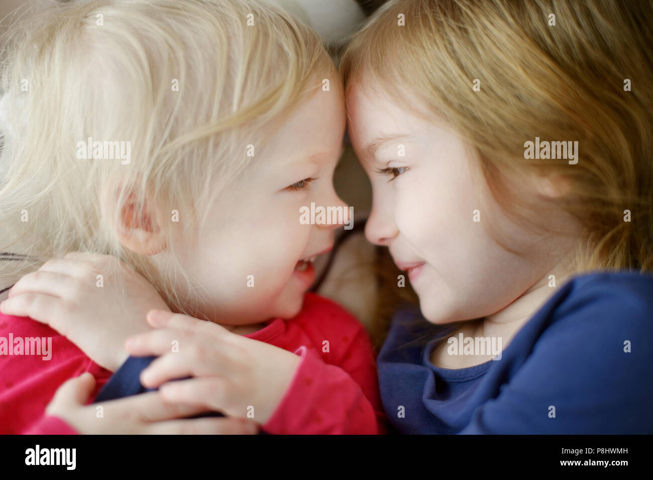 Two Little Girls Hugging Kiss Hi-res Stock Photography And Images - Alamy