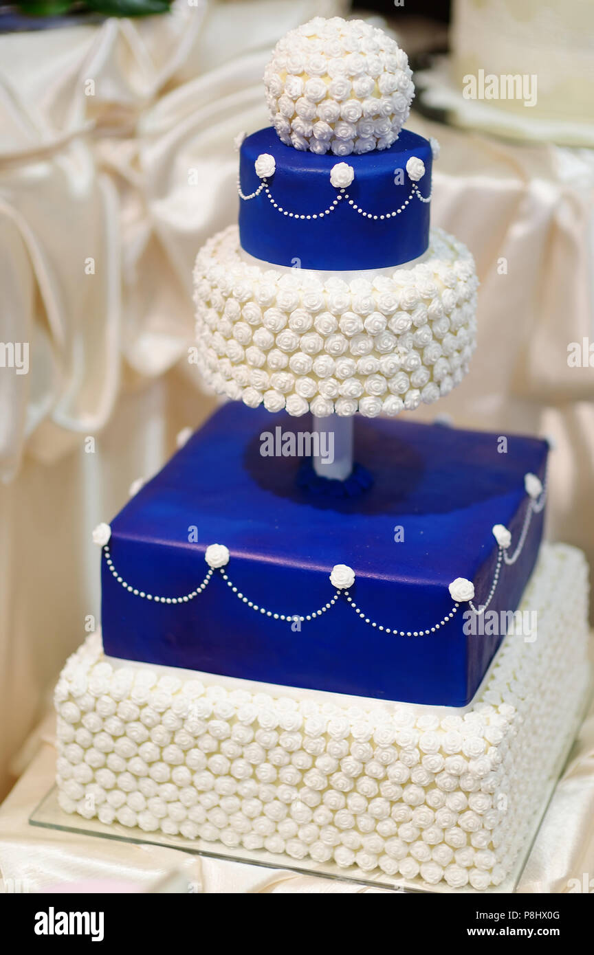 Blue and white wedding cake decorated with flowers Stock Photo - Alamy