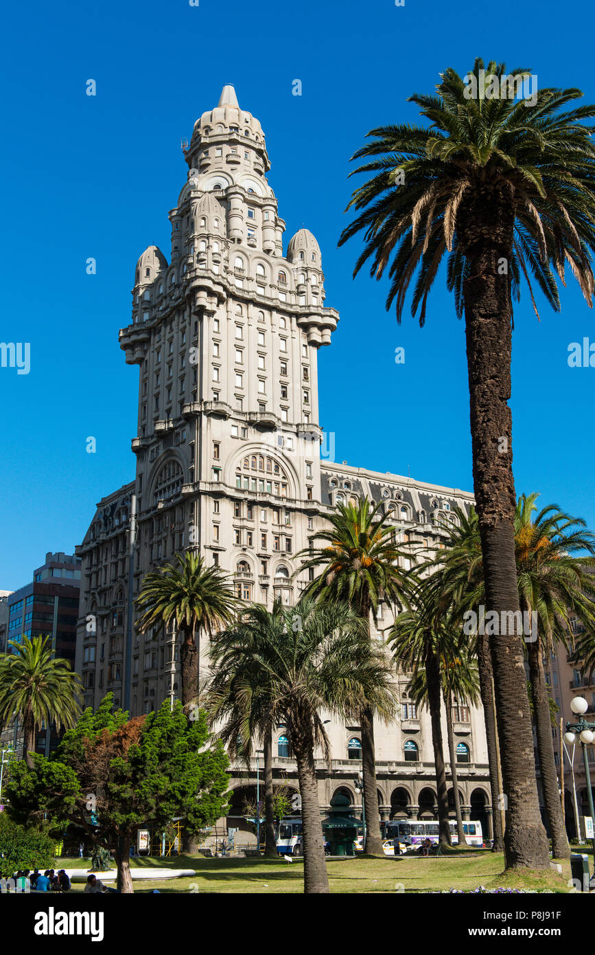 Palace, Art Deco style Salvo Palace, Plaza de la Independencia, Montevideo, Uruguay Stock Photo