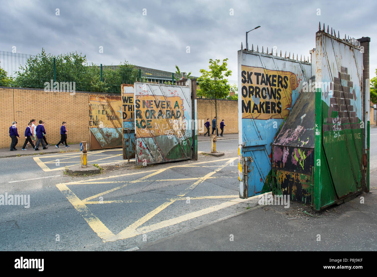 Gate passage and checkpoint between Catholic and Protestant districts