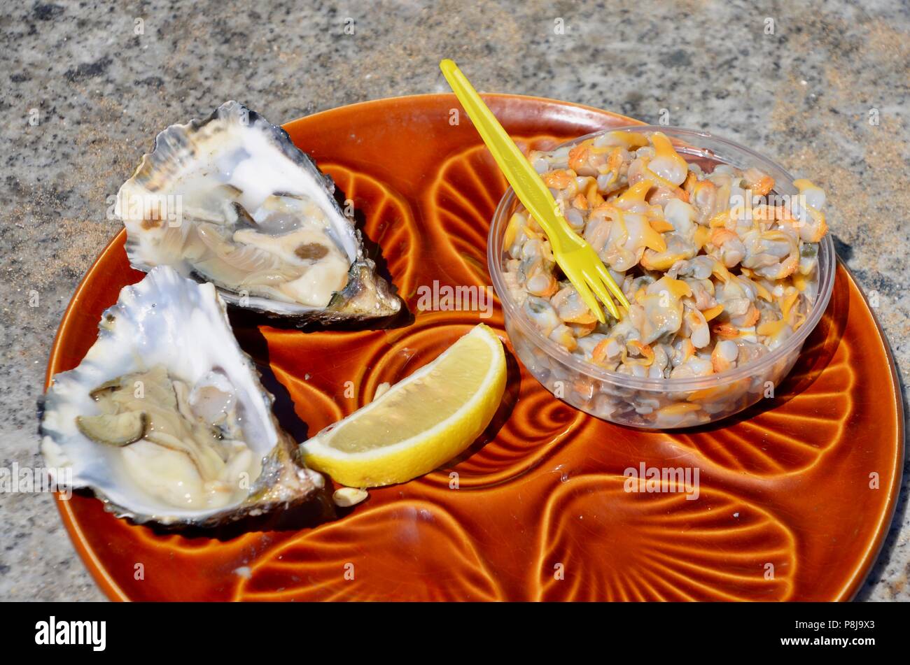 Two oysters hires stock photography and images Alamy
