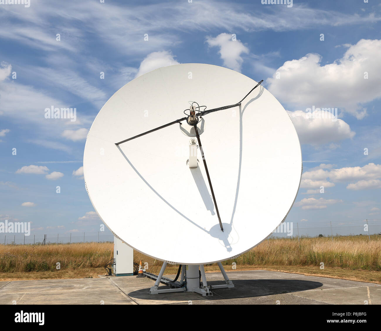 Radar antenna hires stock photography and images Alamy
