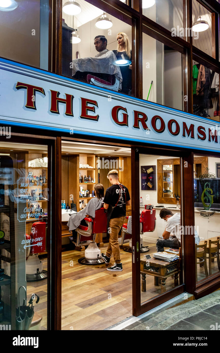 The Groomsmith Barbers, London Bridge Area, London, England Stock Photo