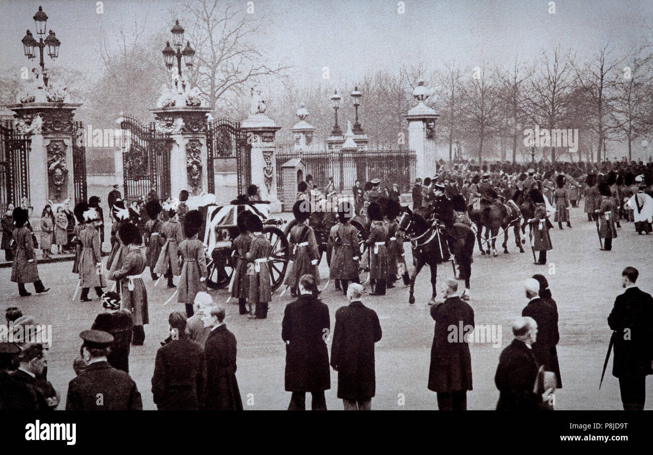 The cortege of Queen Alexandra (1844 – 1925).  Alexandra, originally from Denmark was Queen consort of the United Kingdom and the British Dominions and Empress of India as the wife of King Edward VII.  She died on 20 November 1925 at Sandringham after suffering a heart attack, and was buried in an elaborate tomb next to her husband in St George's Chapel, Windsor Castle, England Stock Photo