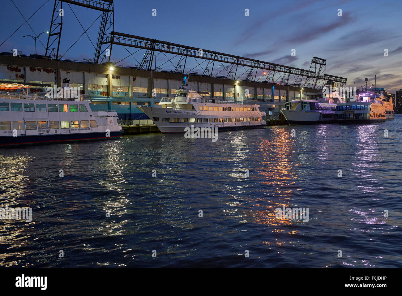 Pier 40 hudson river hires stock photography and images Alamy