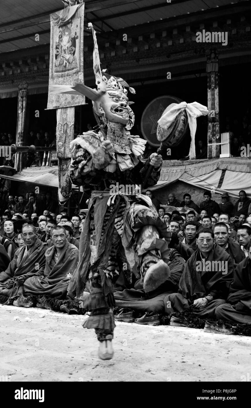 Masked dancer with skulls representing impermanence at the Cham dances, Katok Monastery - Kham, (Tibet), Sichuan, China Stock Photo