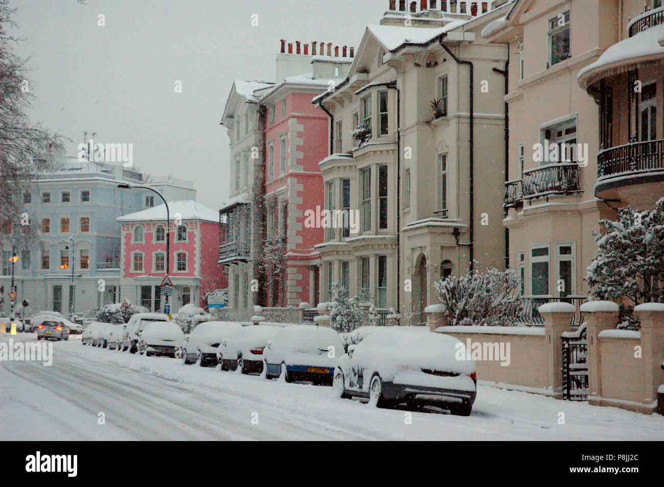 Snowy victorian london hi-res stock photography and images - Alamy