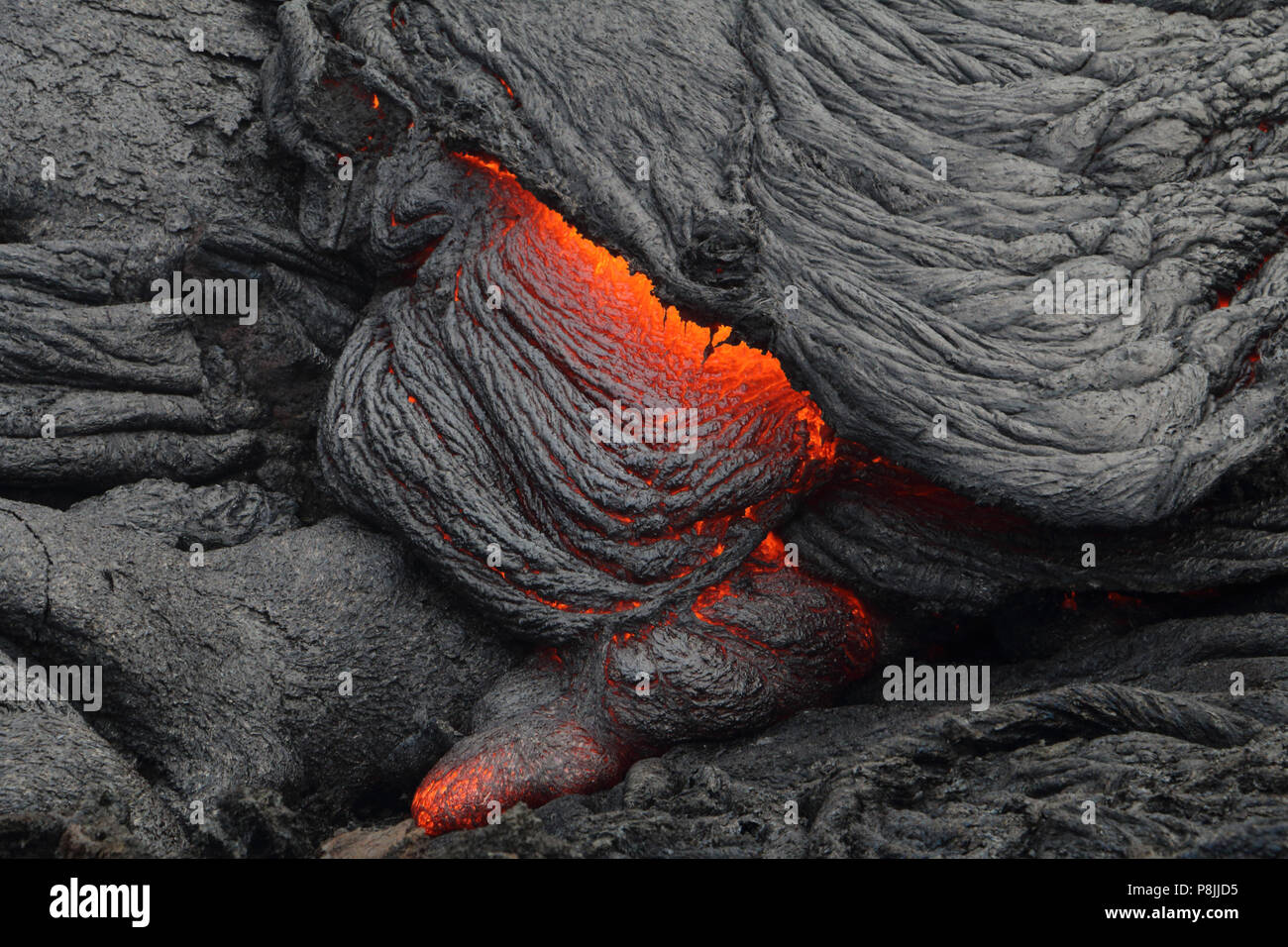 Fresh pahoehoe lava flow from the Puu oo vent on the flanks of Kilauea volcano, on the Big Island of Hawai'i Stock Photo