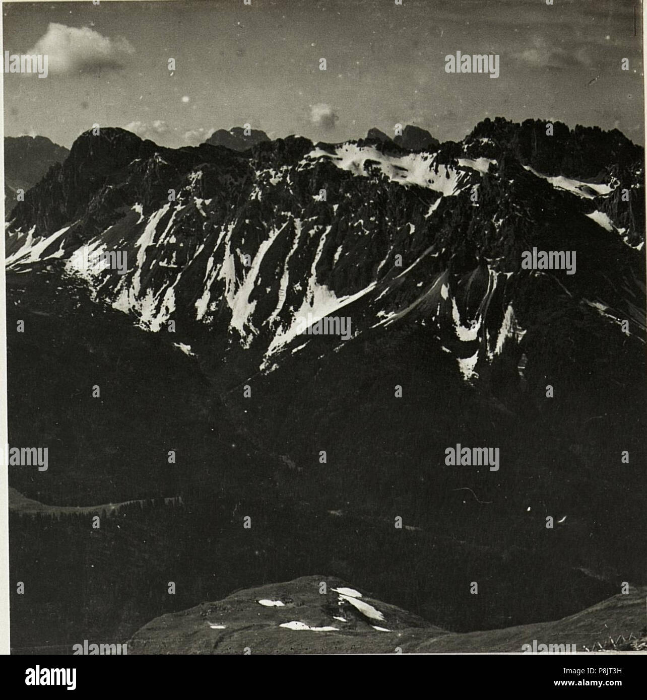 .   529 Standpunkt Hochspitze, Panorama vom Monte Peralba bis zum karnischen Kamm . Scheibenkofel, Monte Franza. (3. Teilbild zu WK1 ALB15 04095a) (BildID 15420829) Stock Photo