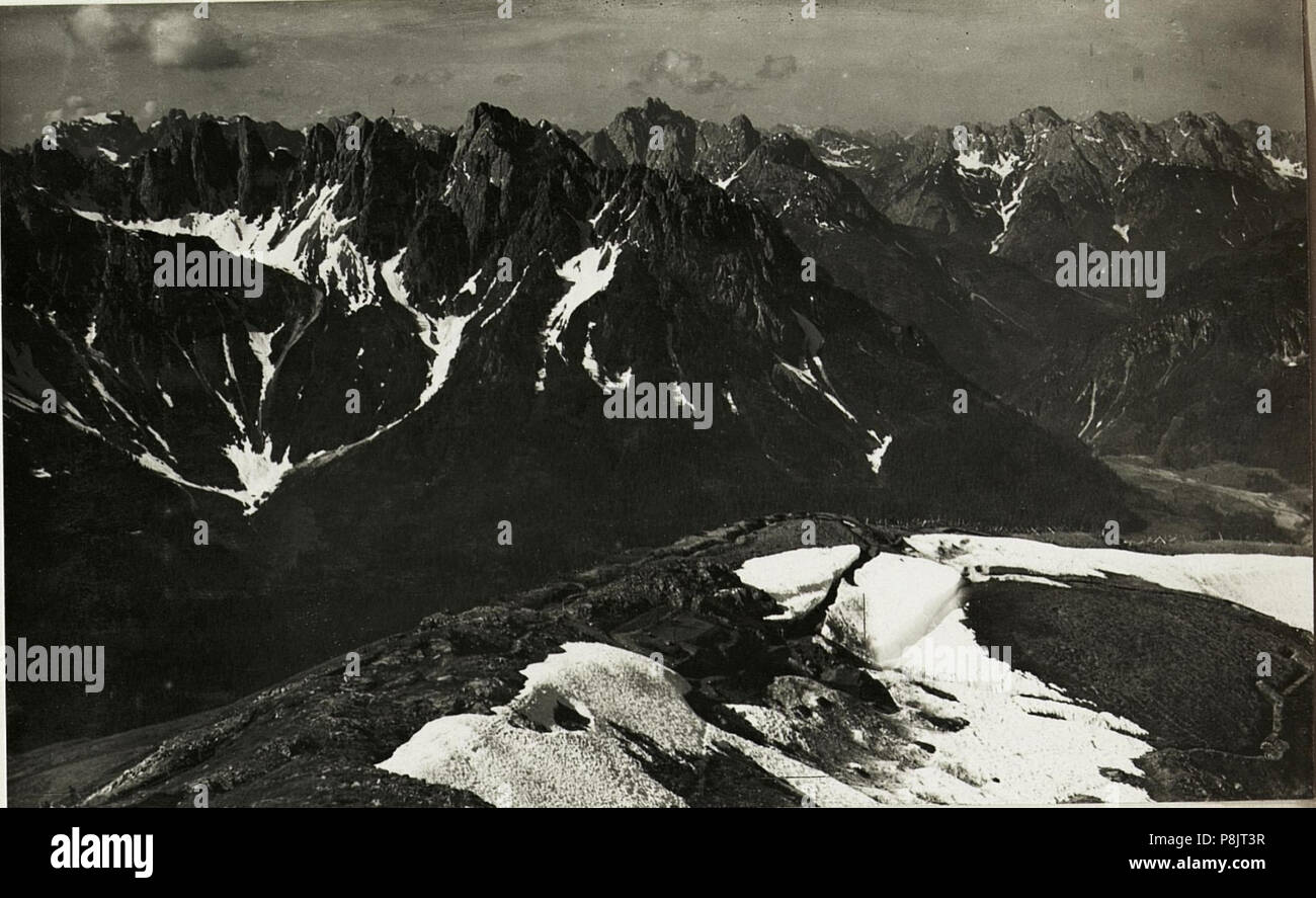.   529 Standpunkt Hochspitze, Panorama vom Monte Peralba bis zum karnischen Kamm .Monte Rinaldo, Monte Terca piccolo (4. Teilbild zu WK1 ALB15 04095a) (BildID 15420836) Stock Photo