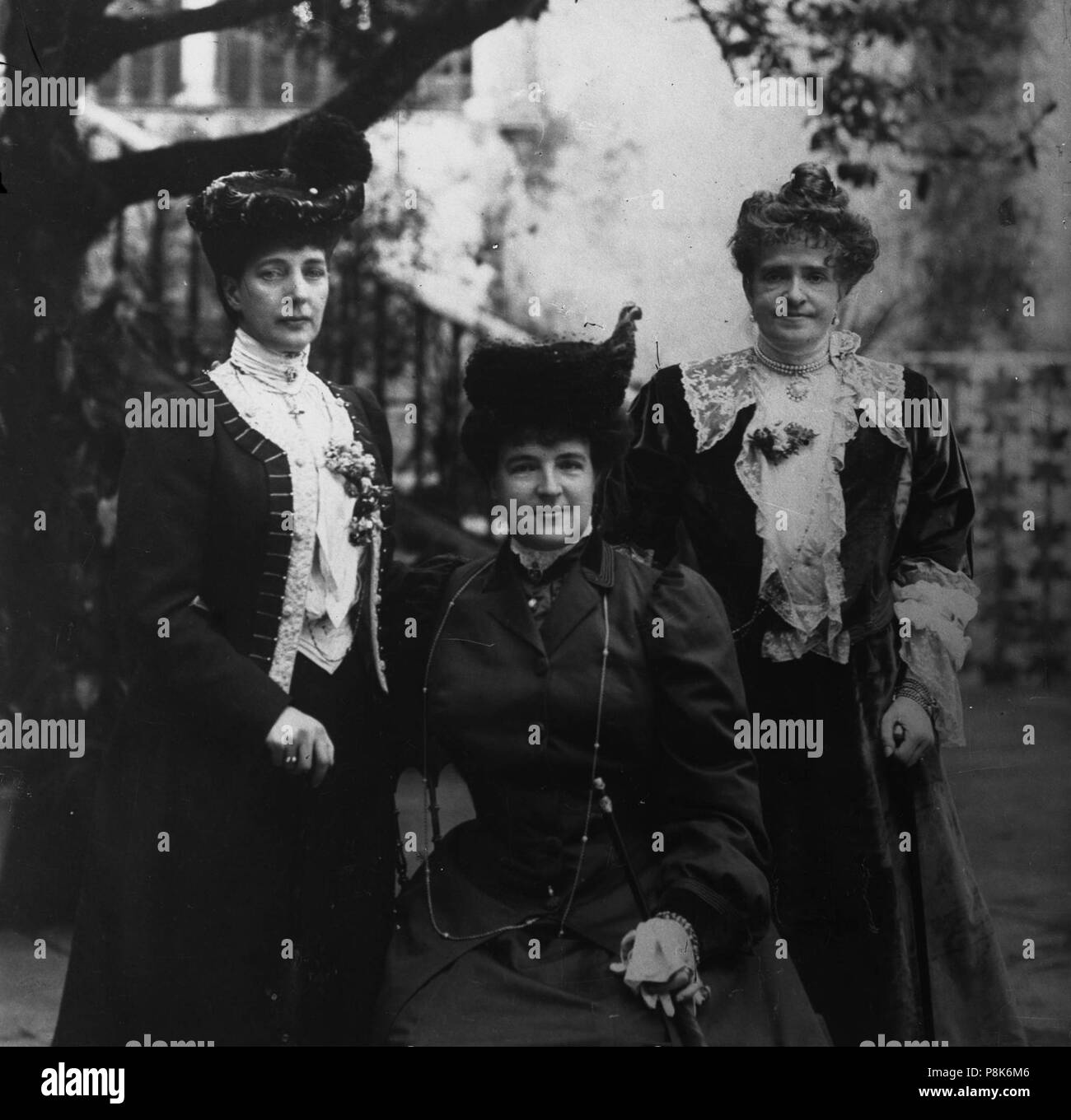 574 Visita da Rainha Alexandra de Inglaterra a Portugal, retrato com Dona Amélia e Dona Maria Pia (Mar 1905) Stock Photo