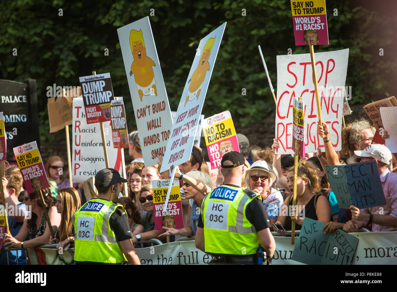 Angry crowds outside Blenheim palace protest against president Donald ...