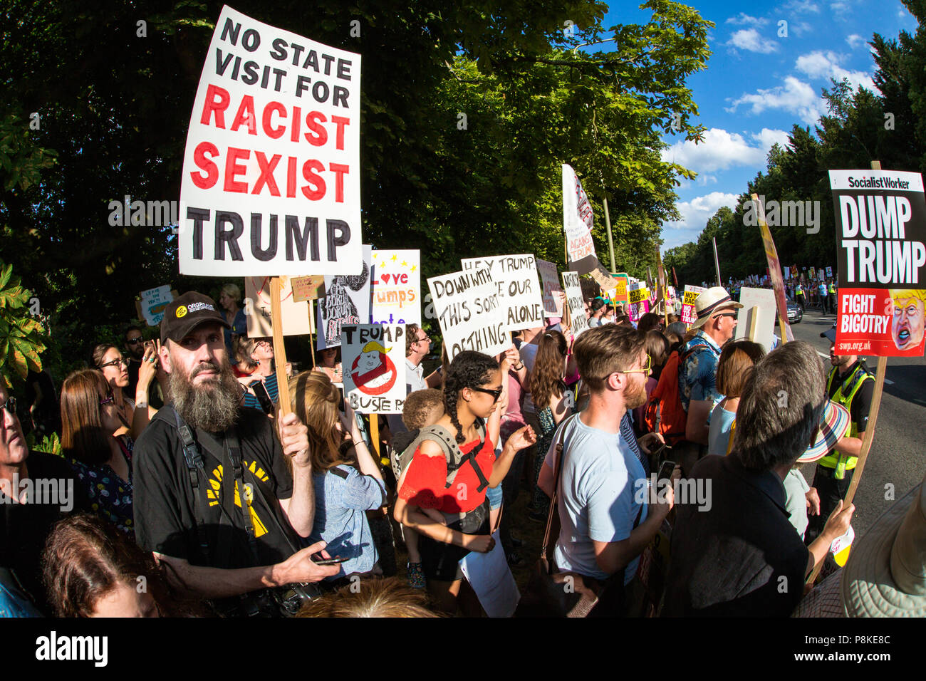 Angry crowds outside Blenheim palace protest against president Donald Trump’s visit to the UK Stock Photo