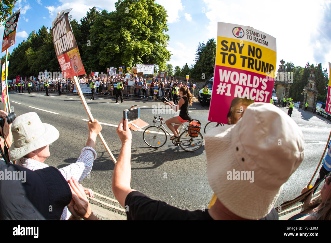 Angry crowds outside Blenheim palace protest against president Donald ...