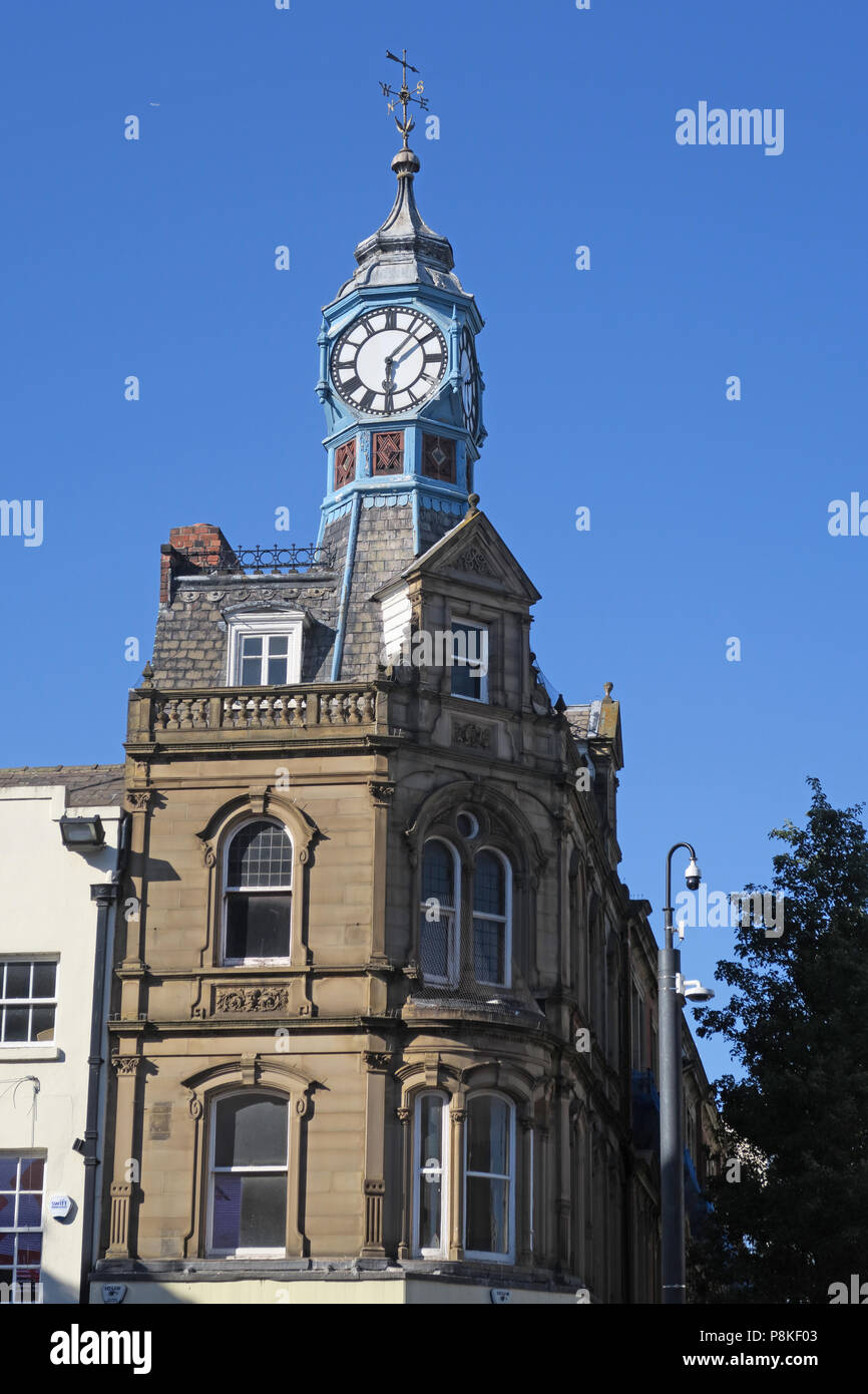 Clock at the Corner of Frenchgate and Baxtergate, shopping centre, Doncaster , South Yorkshire, England, UK - Clock Corner Stock Photo