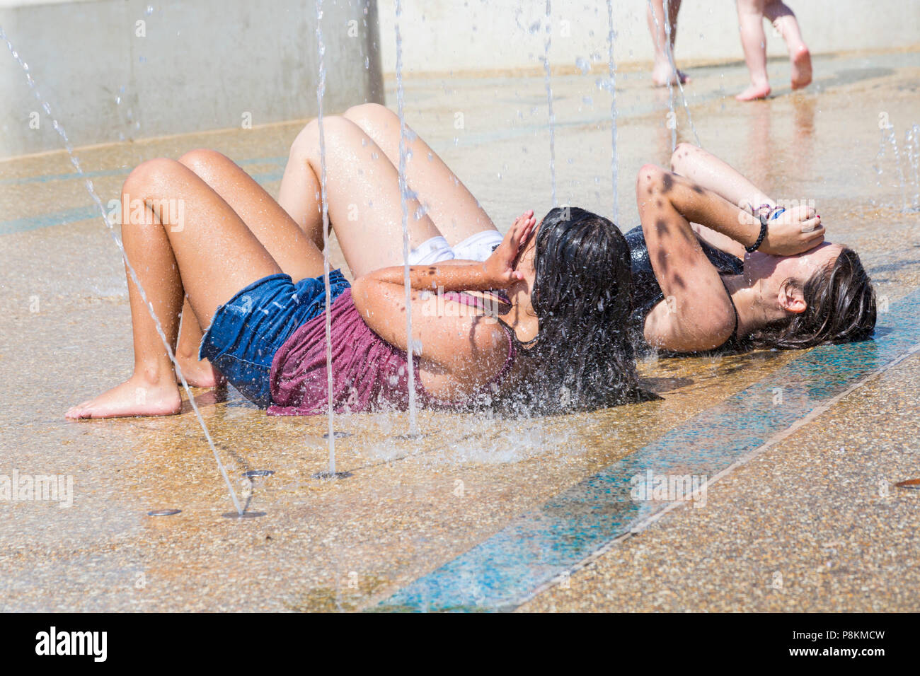 Bournemouth, Dorset, UK. 12th July 2018. UK weather: still no rain at Bournemouth! The heatwave continues with another hot sunny day, as sunseekers make the most of the glorious weather and head to the seaside at Bournemouth beaches. Cooling down! Credit: Carolyn Jenkins/Alamy Live News Stock Photo