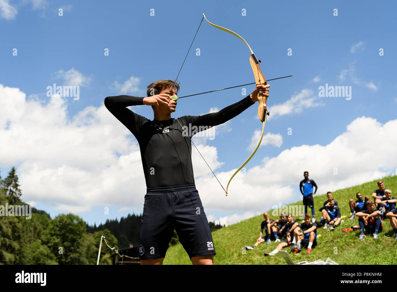 Goalkeeper Mario Schlagl (KSC) at the shooting range. Teambuilding: Archery Biathlon. GES/Soccer/3rd league: Karlsruher SC - Training camp Waidring, Tyrol, Austria Season 2018/19, 12.07.2018 - | usage worldwide Stock Photo