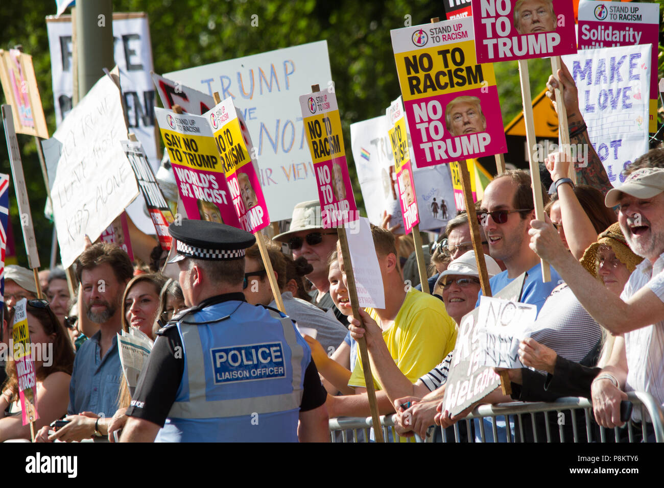 Woodstock, Oxford, UK 12th July 2018. Hundreds protest at the gate of ...