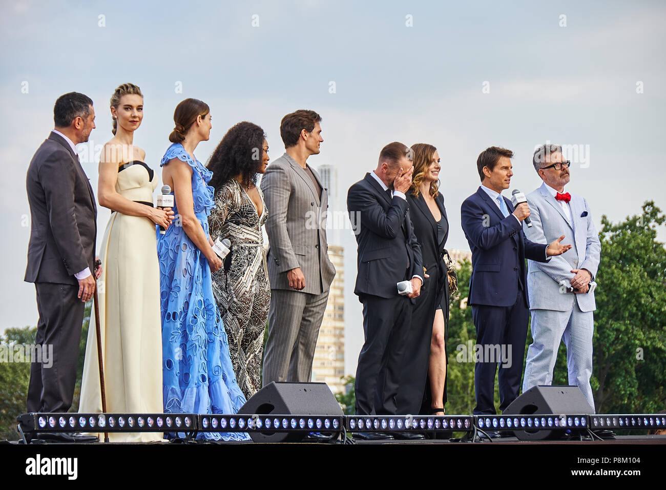 Paris, France. 12 July 2018. Director and Cast including Tom Cruise, Christopher McQuarrie, Rebecca Ferguson, Simon Pegg, Henry Cavill, Angela Bassett, Michelle Monaghan, Vanessa Kirby at the Mission: Impossible - Fallout World Premier red carpet. Credit: Calvin Tan/Alamy Live News Stock Photo