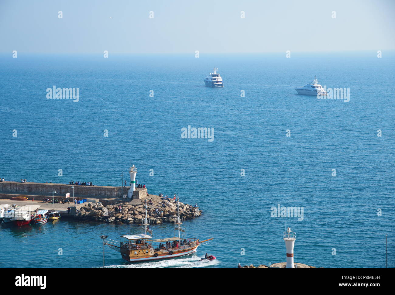 Magazine wharf and landing hi-res stock photography and images - Alamy