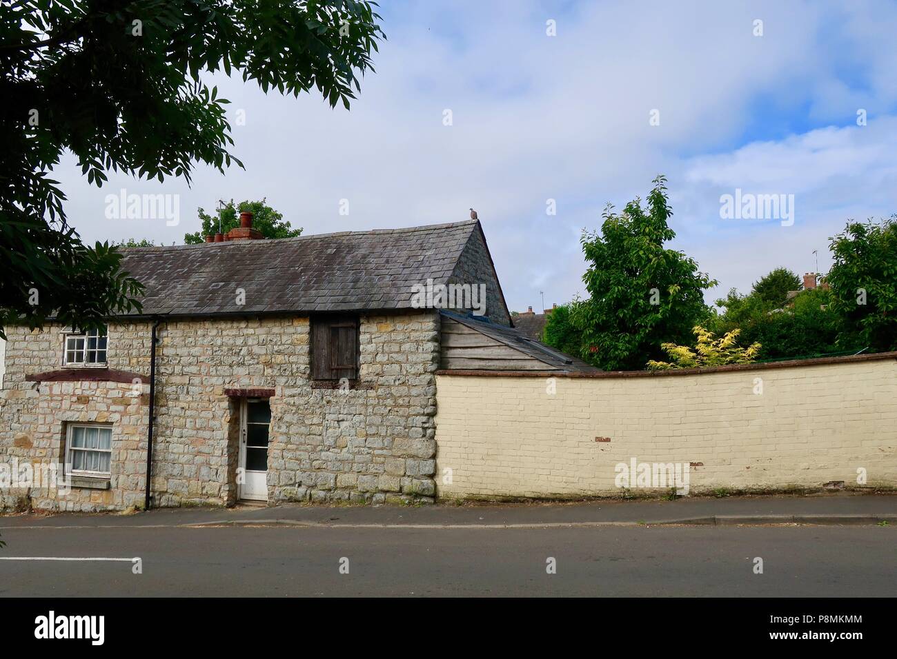 Stone cottages in Mill Lane, Warks Stock Photo Alamy