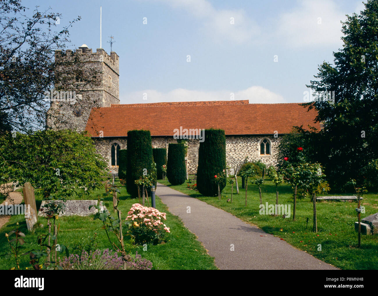 c1990: Pretty Cookham church in Berkshire, Chilterns, England, UK Stock Photo